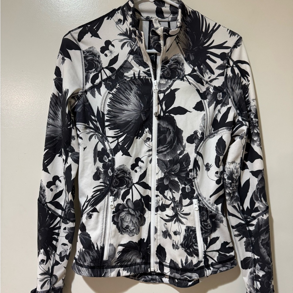 Lululemon Forme Jacket II *Textured
Brisk Bloom Black White